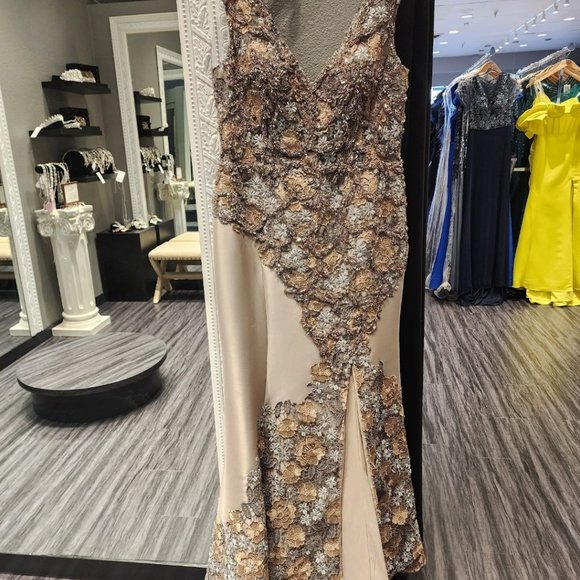 Terani Couture Gown size 18 2111M5302 $699..retail price $1210+tax - Picture 3 of 14